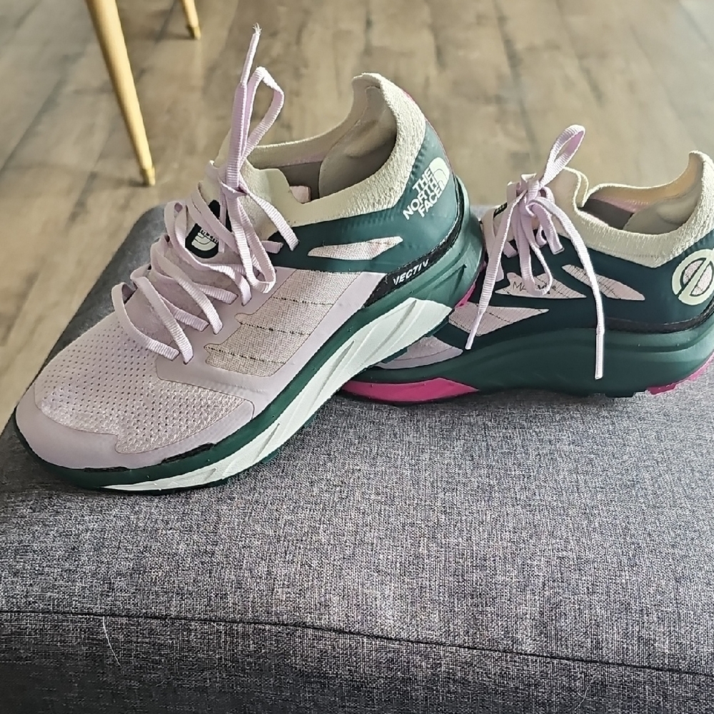 NWoT The North Face Matryx Vectiv Women's Lilac Dark Green Sneakers Size 6 Shoes